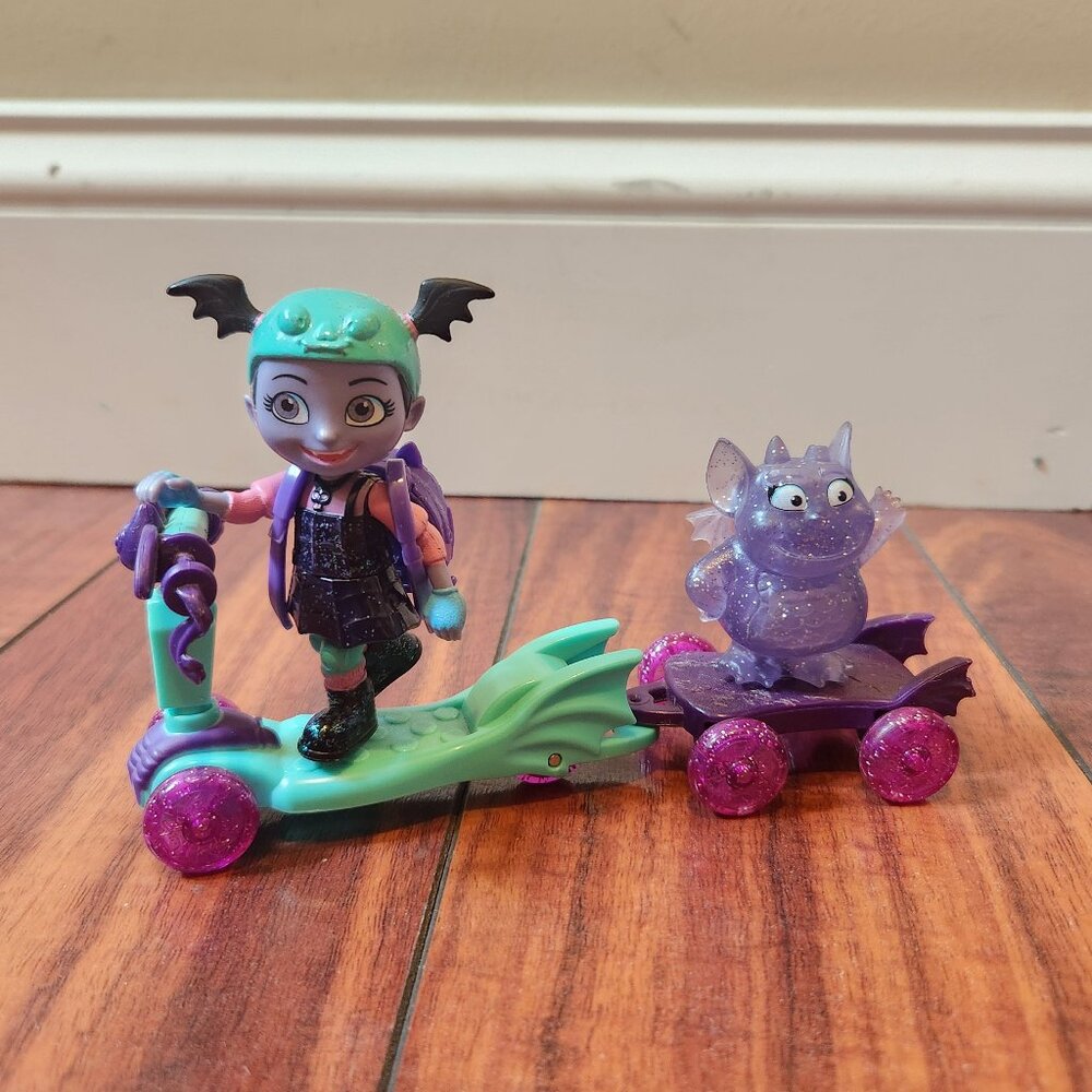 Disney Jr. Vampirinia Spooky Scooter Playset